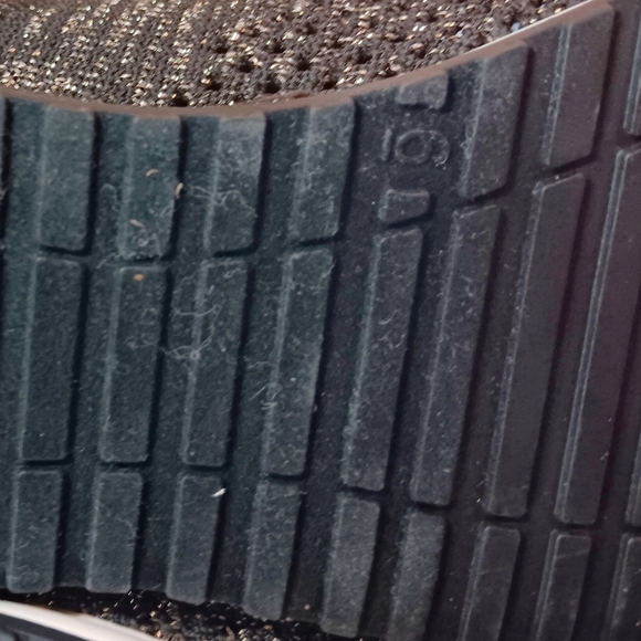 Size 6 Urban Sport by J/Slides NYC Orion Lifestyle Sneaker black/gold metallic - Picture 4 of 8